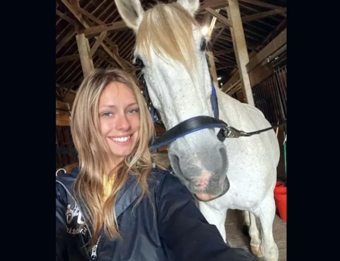 Mulher de 25 anos morre após cavalo empinar e cair sobre seu corpo