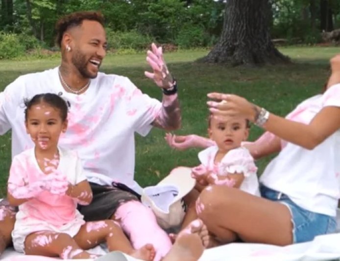 Neymar e Bruna Biancardi anunciam mais uma gravidez; casal espera outra menina