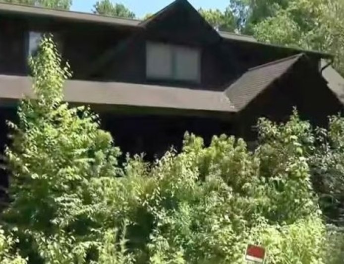 Homem compra casa em leilão e encontra três corpos escondidos dentro do imóvel
