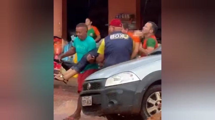 Pedestre é resgatada por moradores após cair em bueiro durante temporal