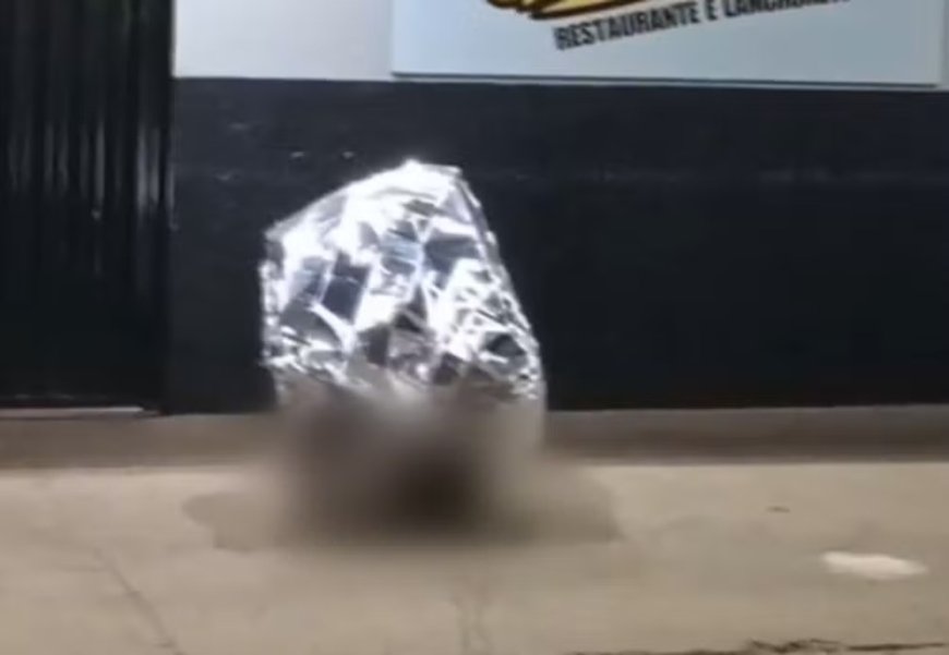 Homem morre sentado em cadeira enquanto aguardava comida em restaurante, diz PM