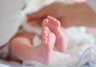 Adolescente toca em partes íntimas de bebê de 1 ano e filma abuso