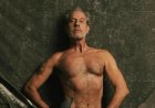 Ex-galã da Globo posa nu aos 53 anos e impressiona pela forma física