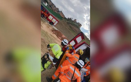 Coveiro cai em cova de 4 metros durante enterro e é resgatado de rapel