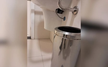 Pervertido é flagrado por câmera de segurança colocando câmera escondida em banheiro feminino
