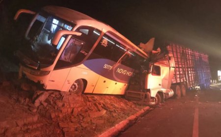 Mãe e filho de 5 anos morrem em acidente com ônibus na BR-135