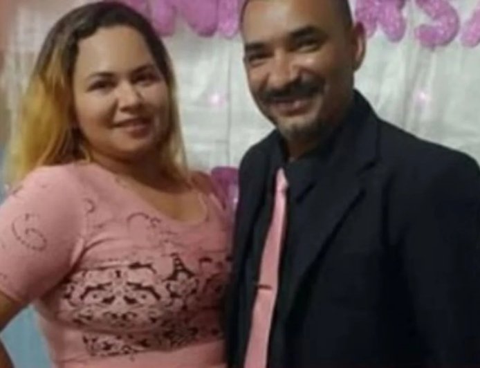 Após matar mulher a facadas, homem escreve recado na parede para filho