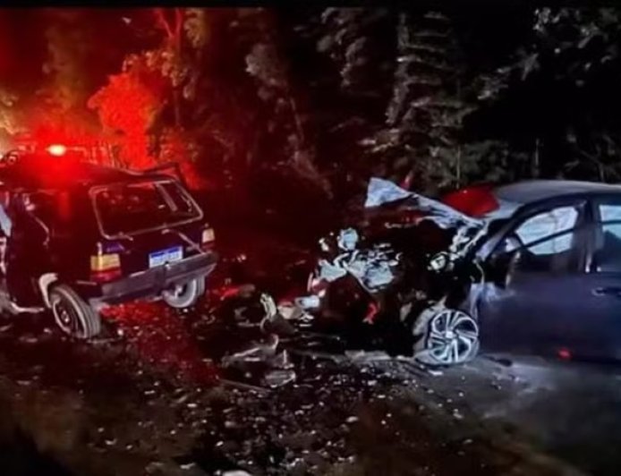 Quatro pessoas morrem em acidente entre dois carros na MG-111; três eram da mesma família