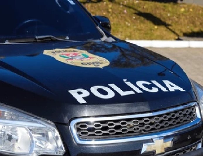 Norueguês é preso após mostrar pênis para adolescente em condomínio