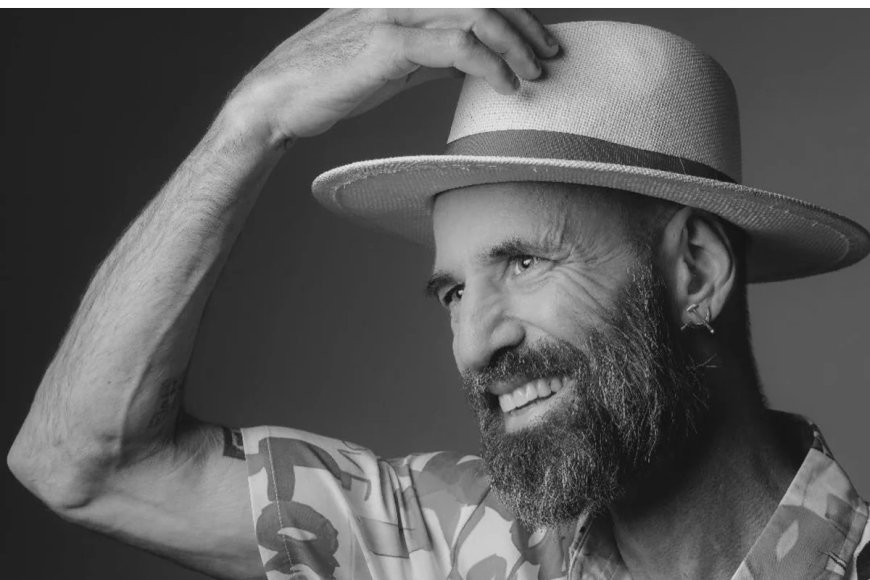 Morre influenciador que viralizou ao realizar o próprio velório em vida