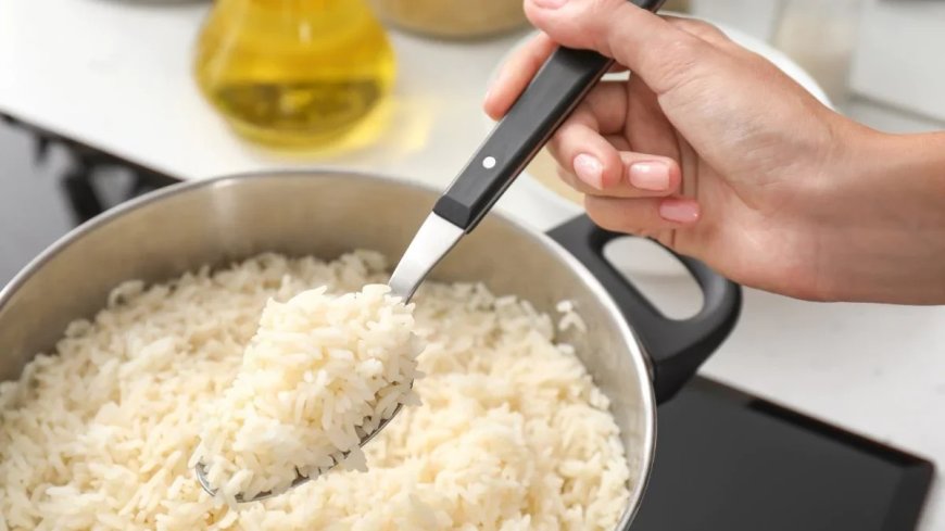 Mulher esfaqueia e joga água quente no marido após briga por arroz