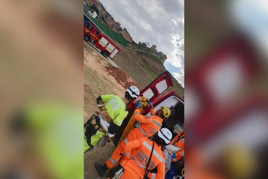 Coveiro cai em cova de 4 metros durante enterro e é resgatado de rapel