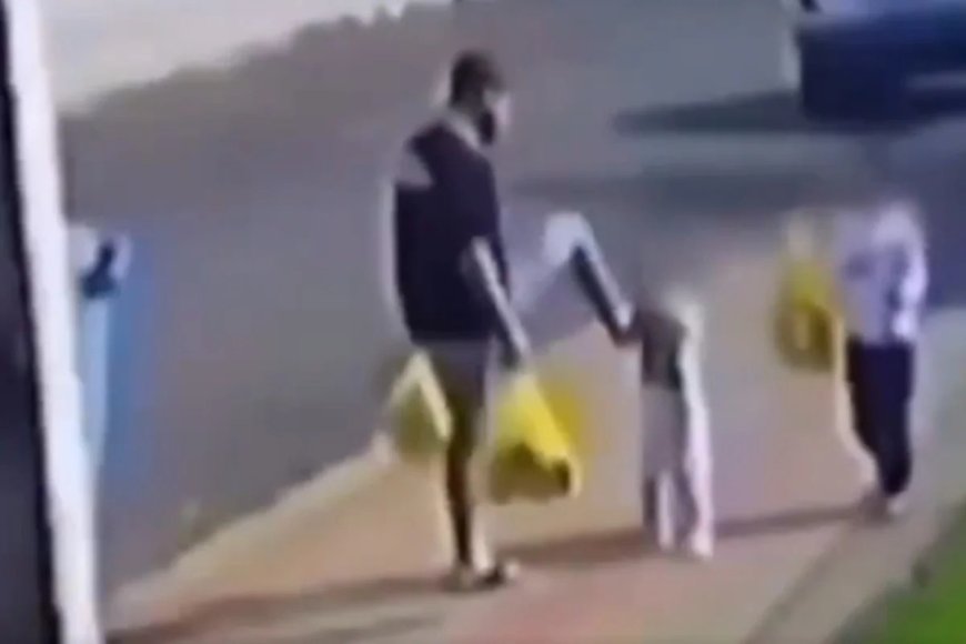 Câmera flagra pai chutando filha de apenas 3 anos; vídeo causa revolta