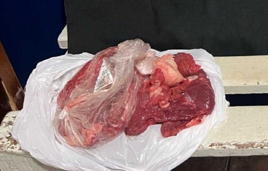 BARRANCO NO MERCADO: Homem esconde fraldinha na calça, pede doação de escova de dente e puxa canivete contra funcionários