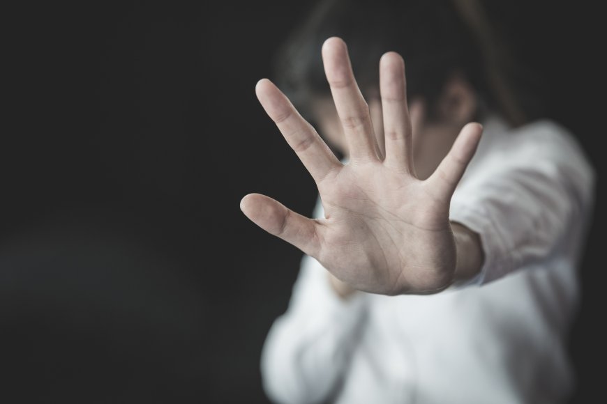 Mulher de 38 anos enfrenta pistoleiros armados, empurra atirador e salva a vida do genro