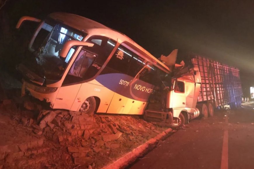 Mãe e filho de 5 anos morrem em acidente com ônibus na BR-135